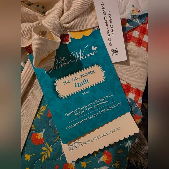 Vibrant Floral Quilt - King Size - Teal and Cream, By the Pioneer Woman - Picture 2 of 6